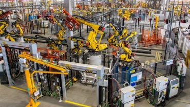 Robot przy robocie - zaglądamy do wartej 1,4 mld zł nowej fabryki aut w Gliwicach