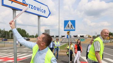Otwarcie nowej drogi do lotniska w Pyrzowicach - przebudowanej DW913