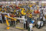 Robot przy robocie - zaglądamy do wartej 1,4 mld zł nowej fabryki aut w Gliwicach