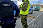 Pryszczyca na Węgrzech. Policjanci kontrolują granice, 