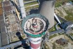Znika 160-metrowy symbol węglowej elektrowni - zobacz wyburzanie komina, 