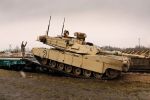 Abramsy testują rampy kolejowe z Gliwic. Sprzęt spółki Obrum poprawia mobilność wojsk NATO, Facebook/PGZ
